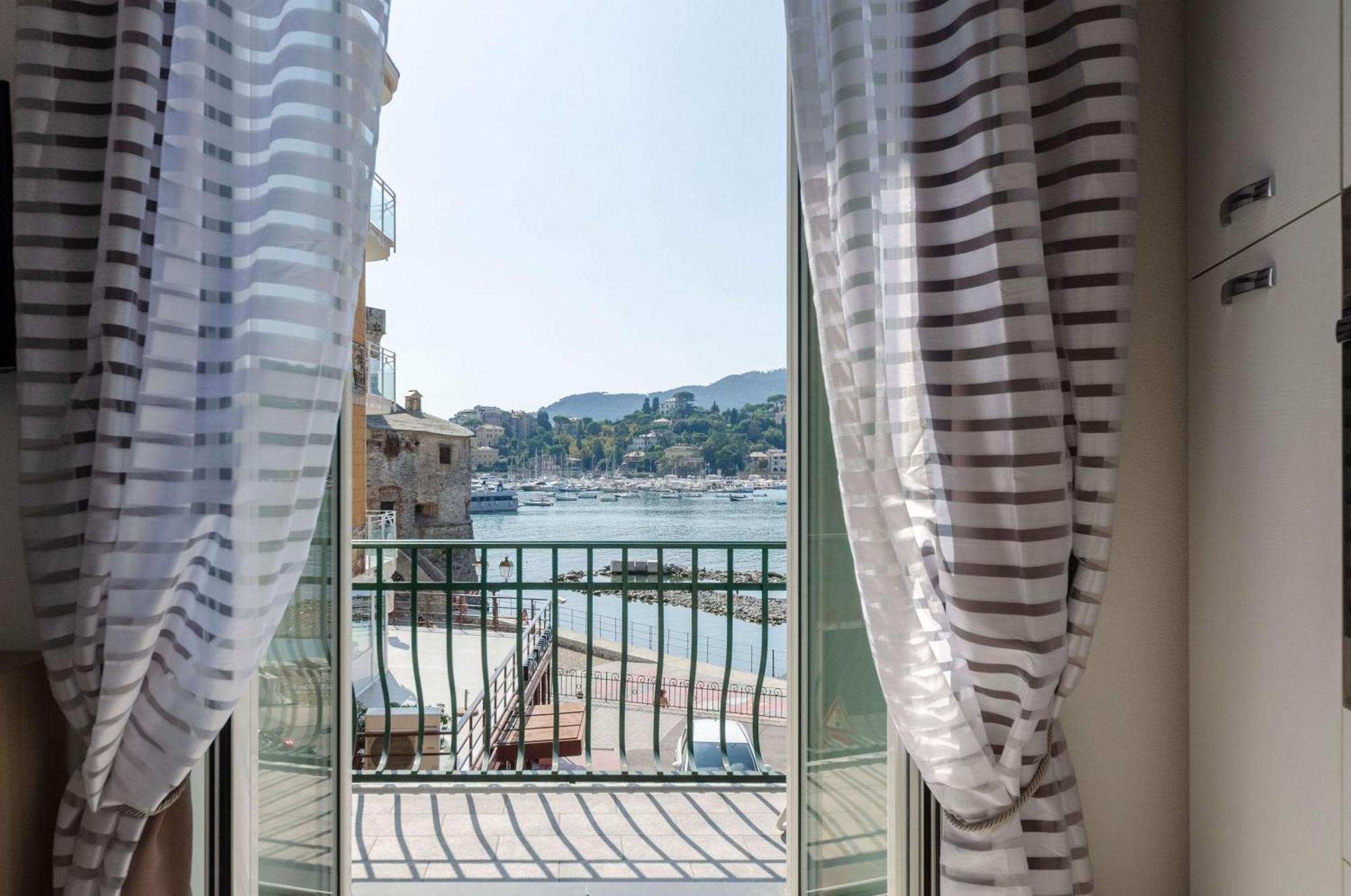Alla Casa Rosa Al Mare, Central Seafront Stay With Free Private Garage, Air Conditionig, Wi-Fi, Ideal Choice For A Relaxing And Exciting Coastal Escape Rapallo Exterior photo