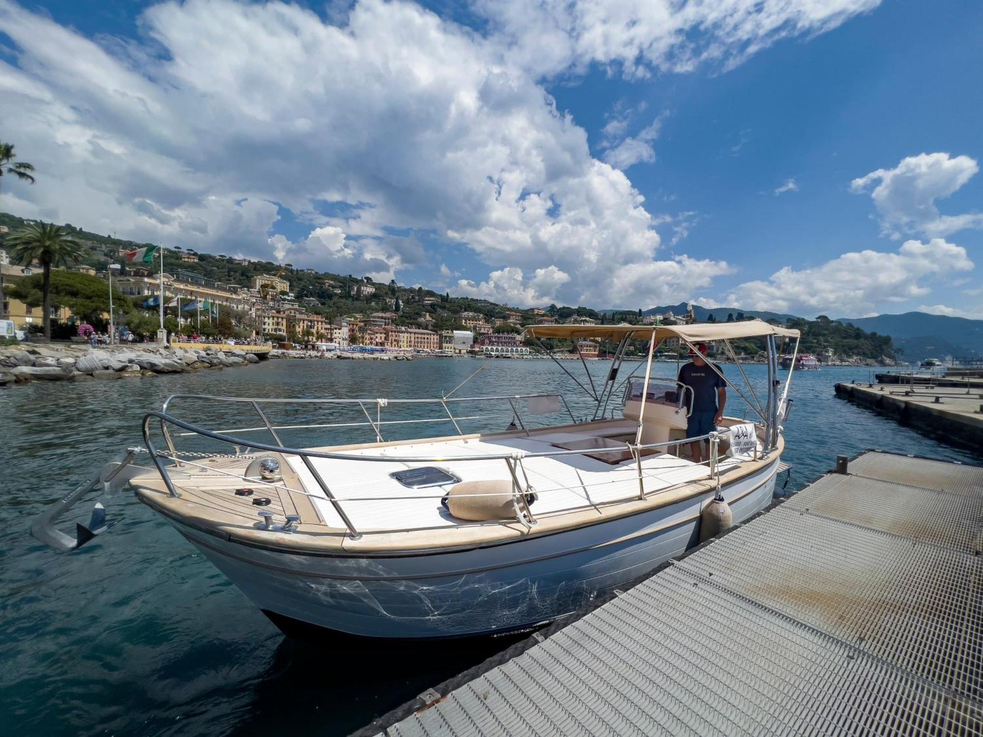 Alla Casa Rosa Al Mare, Central Seafront Stay With Free Private Garage, Air Conditionig, Wi-Fi, Ideal Choice For A Relaxing And Exciting Coastal Escape Rapallo Exterior photo