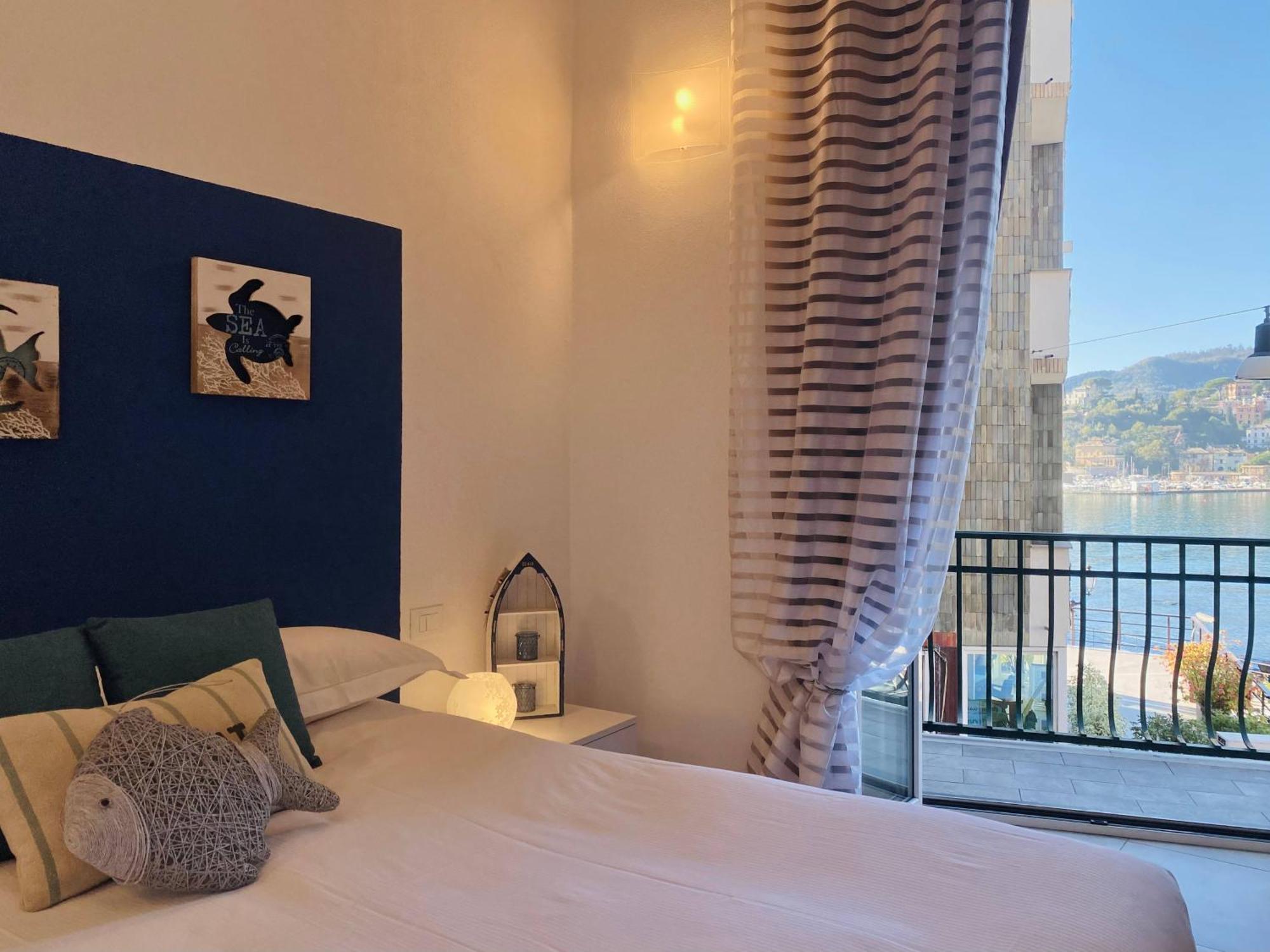 Alla Casa Rosa Al Mare, Central Seafront Stay With Free Private Garage, Air Conditionig, Wi-Fi, Ideal Choice For A Relaxing And Exciting Coastal Escape Rapallo Exterior photo