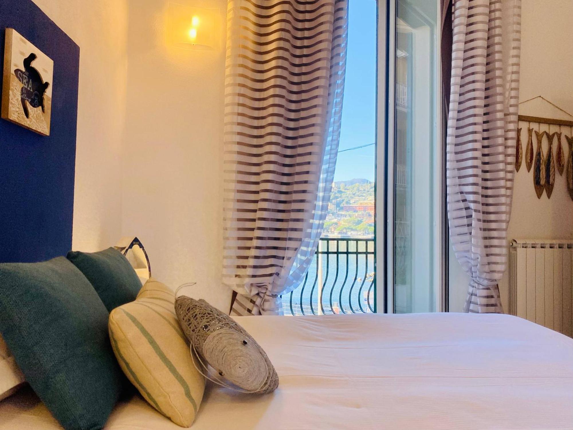 Alla Casa Rosa Al Mare, Central Seafront Stay With Free Private Garage, Air Conditionig, Wi-Fi, Ideal Choice For A Relaxing And Exciting Coastal Escape Rapallo Exterior photo