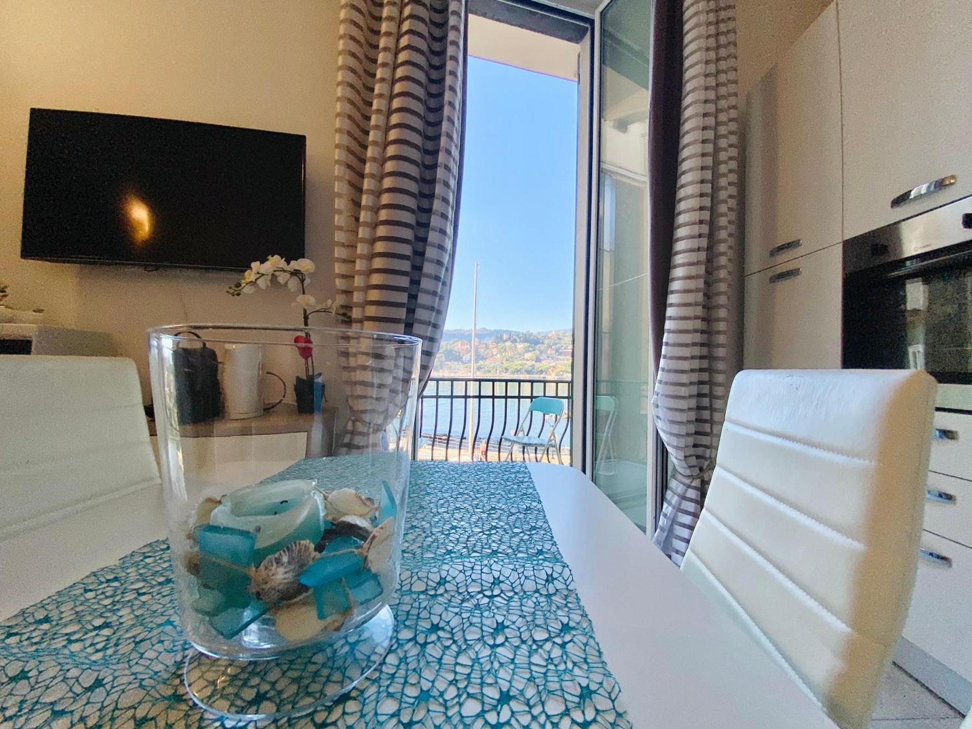 Alla Casa Rosa Al Mare, Central Seafront Stay With Free Private Garage, Air Conditionig, Wi-Fi, Ideal Choice For A Relaxing And Exciting Coastal Escape Rapallo Exterior photo